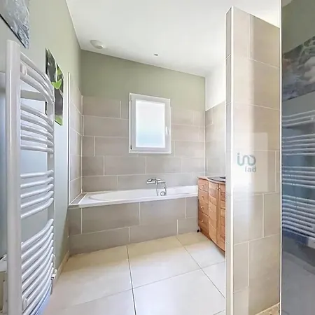 Avec Piscine Et Jacuzzi - 12 Personnes *